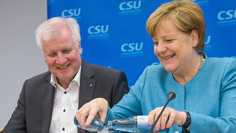 Verfügen über deutlich mehr Geld in der Wahlkampagne als die SPD: Kanzlerin Merkel und CSU-Chef Seehofer.