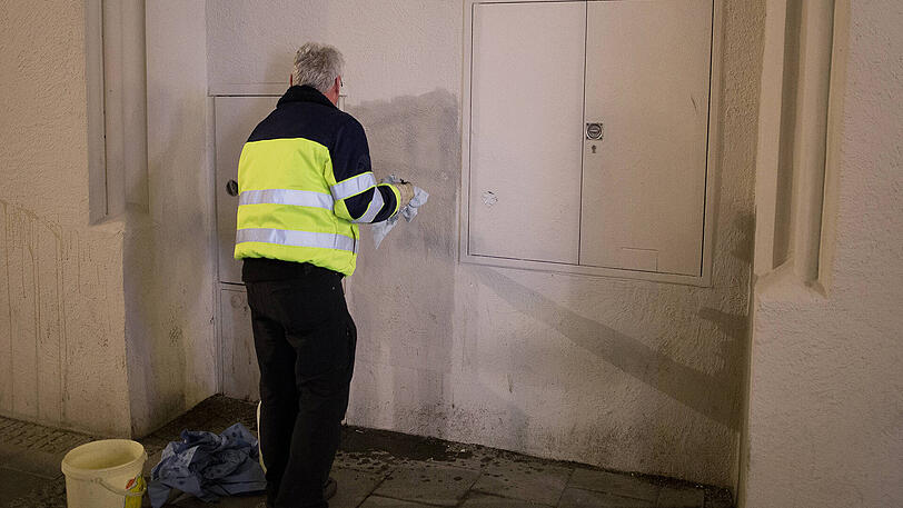 Der Staatsschutz ermittelt, das Hakenkreuz wurde wieder entfernt.