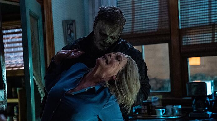 Erst im Finale treffen die beiden ewigen Kontrahenten Michael Myers und Laurie Strode (Jamie Lee Curtis) wieder grausam aufeinander.