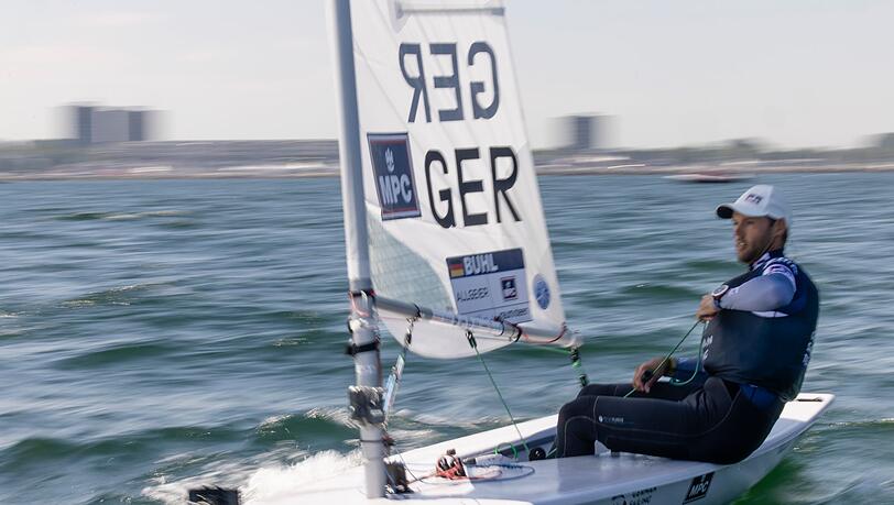 Philipp Buhl ist in Aktion während einer Wettfahrt bei der Kieler Woche. (Archivbild) Philipp Buhl ist in Aktion während einer Wettfahrt bei der Kieler Woche. (Archivbild)