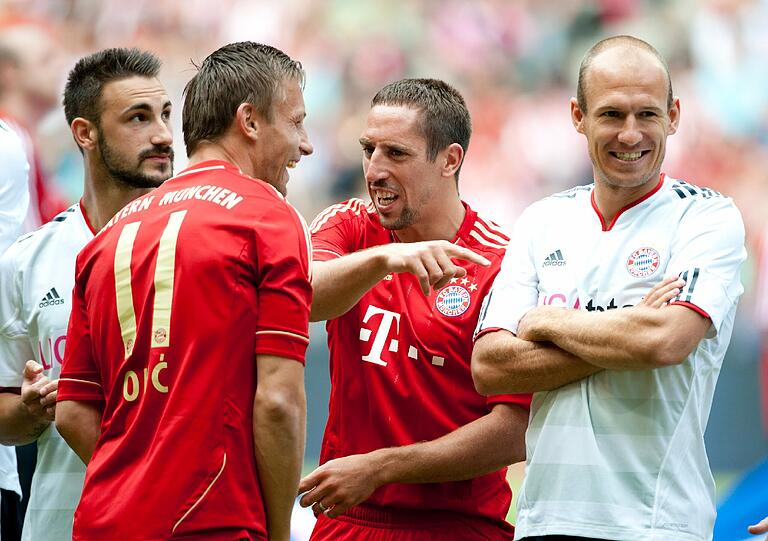 Wieder fit und witzig: Franck Ribéry albert mit seinen Kollegen, hier Ivica Olic, herum.