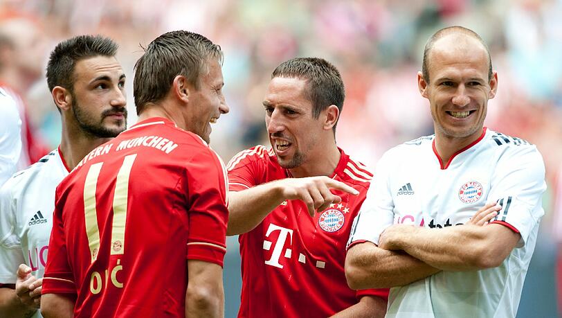 Wieder fit und witzig: Franck Ribéry albert mit seinen Kollegen, hier Ivica Olic, herum. Wieder fit und witzig: Franck Ribéry albert mit seinen Kollegen, hier Ivica Olic, herum.