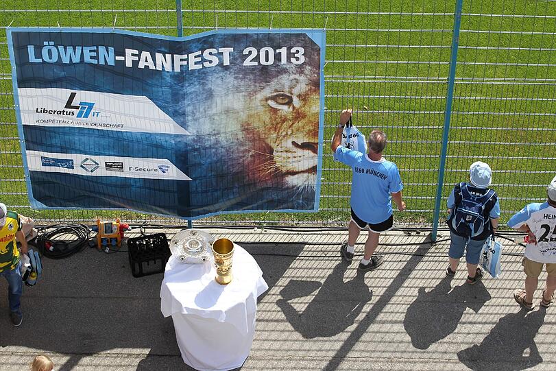 Bilder vom Löwen-Fanfest 2013.