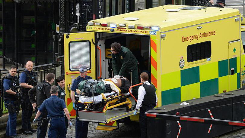 Khalid Masood war mit einem Wagen gezielt in Passanten auf der Westminster-Brücke in London gefahren. Er tötete drei Menschen, anschließend erstach er einen Polizisten vor dem Parlament. Khalid Masood war mit einem Wagen gezielt in Passanten auf der Westminster-Brücke in London gefahren. Er tötete drei Menschen, anschließend erstach er einen Polizisten vor dem Parlament.