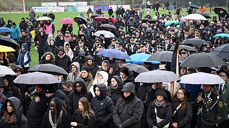 Viele Menschen nahmen an der Trauerfeier teil. (Archivbild)