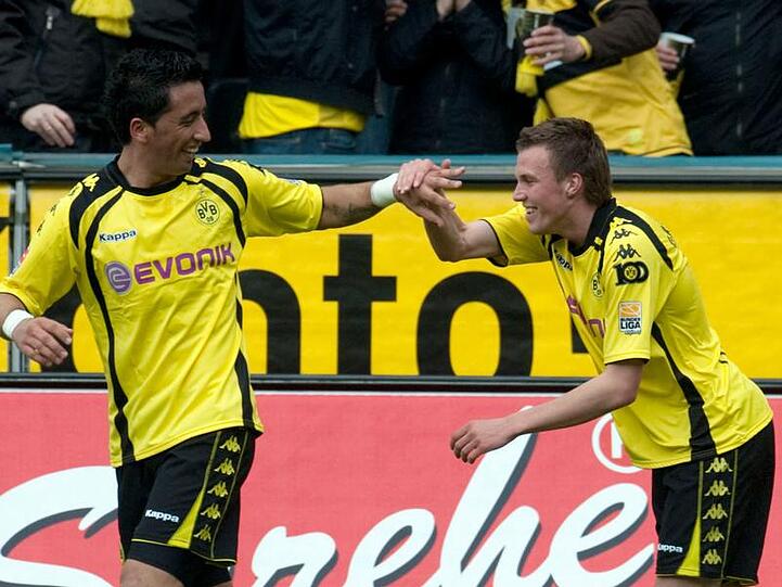 Borussia Dortmund, hier Lucas Barrios (li.) und Kevin Großkreuz, wird im Juli zu Gast im sechzger Stadion sein.