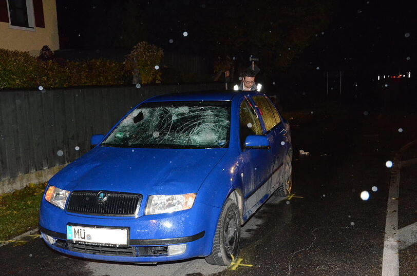 Ein Rentner-Ehepaar ist in Mühldorf am Inn von einem Pkw erfasst und getötet worden. Die Bilder von der Unfallstelle.