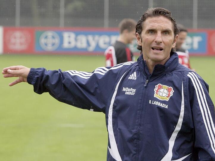 Gibt den Bayer-Profis eindeutig die Richtung vor: Trainer Bruno Labbadia.