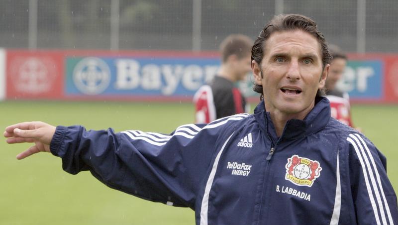 Gibt den Bayer-Profis eindeutig die Richtung vor: Trainer Bruno Labbadia. Gibt den Bayer-Profis eindeutig die Richtung vor: Trainer Bruno Labbadia.