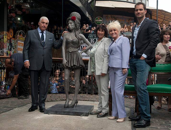 Der Soul-Röhre Amy Winehouse ist in ihrer Heimatstadt London ein Denkmal gesetzt worden.