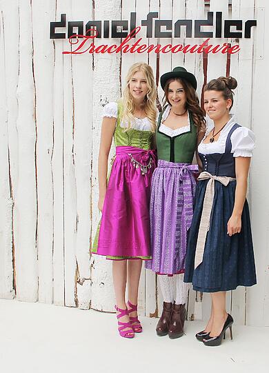 Klassische Schnitte und gedeckte Farben: Die Dirndl-Kollektion von Daniel Fendler ist heuer ganz traditionell.
