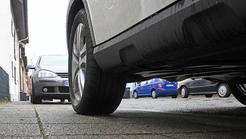 Die 17 Kilometer zur Oma hätten die Crash-Kids vielleicht geschafft - aber beim Ausparken haperte es bereits. (Symbolbild) Die 17 Kilometer zur Oma hätten die Crash-Kids vielleicht geschafft - aber beim Ausparken haperte es bereits. (Symbolbild)