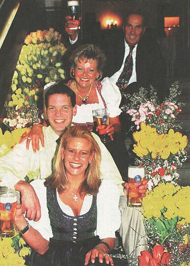 Familie Steinberg 1997 im Hofbräukeller - in diesem Jahr hat Silja Schrank-Steinberg auch in der Gaststätte am Wiener Platz angefangen.