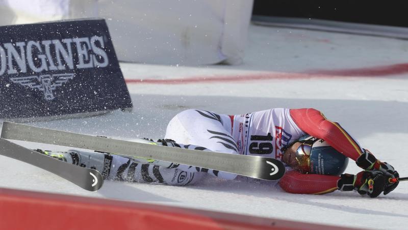 Alexander Schmid lässt sich bei der Zieleinfahrt fallen. Der Deutsche wird beim Parallel-Riesenslalom Dritter. Alexander Schmid lässt sich bei der Zieleinfahrt fallen. Der Deutsche wird beim Parallel-Riesenslalom Dritter.