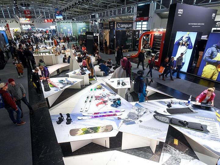 Besucher auf der Sportartikelmesse Ispo in München.