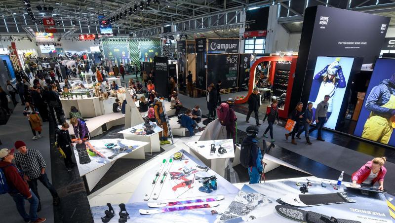 Besucher auf der Sportartikelmesse Ispo in München. Besucher auf der Sportartikelmesse Ispo in München.