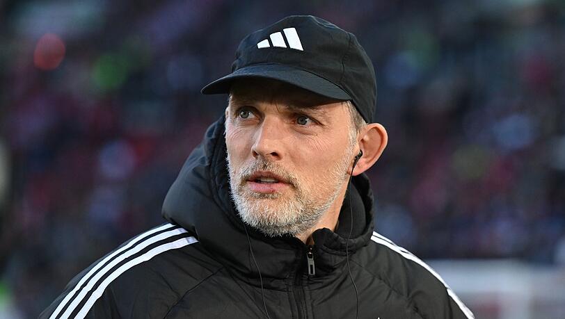 Trainer Thomas Tuchel hat seine im TV zu hörende Schimpftirade in Richtung der Augsburger Bank mit Humor genommen.