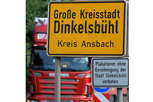 Vom Lkw-Verkehr geplagt: die B25 durch Dinkelsbühl.