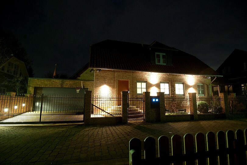 Ankunft in Großburgwedel. Wulffs Einfamilienhaus war der Auslöser für seine Krise.