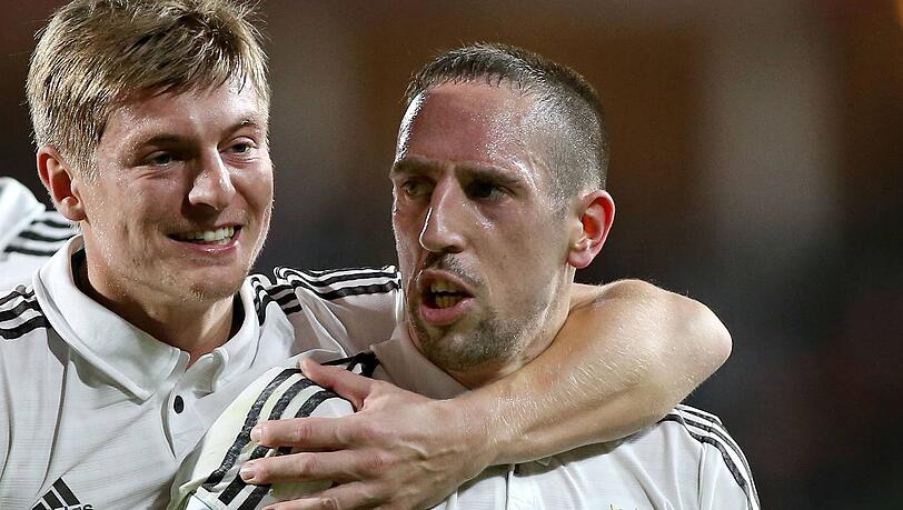 Torschütze für den FC Bayern München beim 3:0-Sieg über Guangzhou Evergrande im Halbfinale der Klub-WM: Franck Ribéry (r.). Torschütze für den FC Bayern München beim 3:0-Sieg über Guangzhou Evergrande im Halbfinale der Klub-WM: Franck Ribéry (r.).