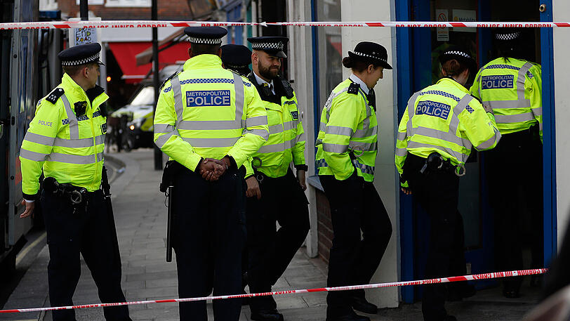 Terror-Alarm in London: In einer U-Bahn kam es zu einer Explosion, die Polizei ist mit einem Riesen-Aufgebot vor Ort. Die Bilder.