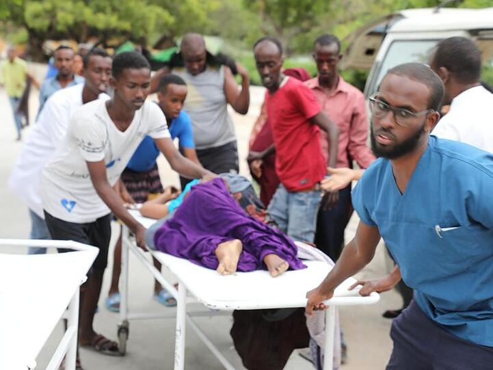 Bei einem großangelegten Terrorangriff auf ein Hotel in der somalischen Hauptstadt Mogadischu sind mehrere Menschen getötet worden.