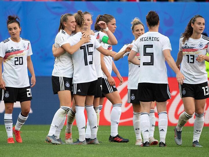 Nach dem Sieg über Spanien in Valenciennes geht es für die deutschen Nationalspielerinnen bei der WM weiter zum dritten Spiel in Montpellier gegen Südafrika.