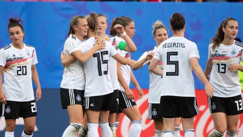 Nach dem Sieg über Spanien in Valenciennes geht es für die deutschen Nationalspielerinnen bei der WM weiter zum dritten Spiel in Montpellier gegen Südafrika. Nach dem Sieg über Spanien in Valenciennes geht es für die deutschen Nationalspielerinnen bei der WM weiter zum dritten Spiel in Montpellier gegen Südafrika.