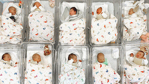 Deutschland, deine Kinder: Von Januar bis September 2010 kamen 510.000 Babys zur Welt. Das sind knapp 20.000 Kinder mehr als im gleichen Vorjahreszeitraum. Deutschland, deine Kinder: Von Januar bis September 2010 kamen 510.000 Babys zur Welt. Das sind knapp 20.000 Kinder mehr als im gleichen Vorjahreszeitraum.