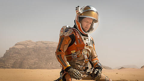 Der Mars als Planet der Hoffnung? In &bdquo;Der Marsianer&ldquo; muss Mark Watney (Matt Damon) gerettet werden. Aber es gibt Zyniker und Pragmatiker, die ihn aufgeben wollen.