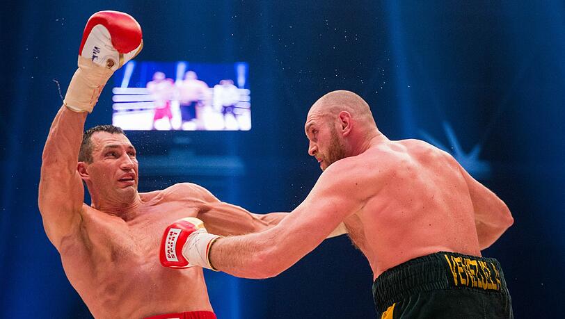 Der 29. November 2015, der Abend der bitteren Niederlage: Wladimir Klitschko bezieht Prügel von Tyson Fury. Der 29. November 2015, der Abend der bitteren Niederlage: Wladimir Klitschko bezieht Prügel von Tyson Fury.
