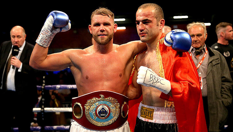 Der Brite Billy Joe Saunders (links) feiert mit dem WBO World Supermittelgewichtsgürtel nach seinem Kampf gegen Shefat Isufi aus München. Der Brite Billy Joe Saunders (links) feiert mit dem WBO World Supermittelgewichtsgürtel nach seinem Kampf gegen Shefat Isufi aus München.