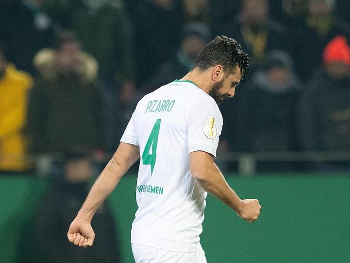 Claudio Pizarro von Bremen bei einem Spiel. Foto: Bernd Thissen/Archiv