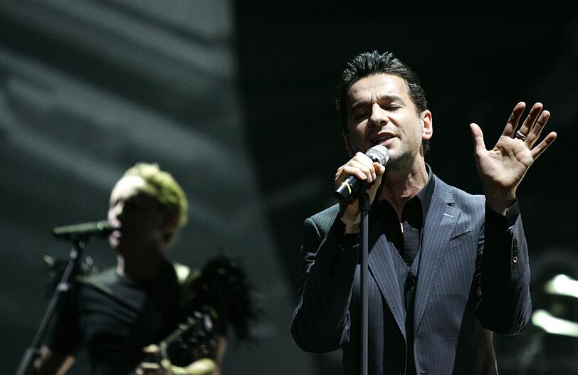 31- Jahre zusammen und immer noch hochexplosiv. Die Band Depeche Mode, die mit ihrem Synthie-Pop die Musik nachhaltig geprägt haben, kommt im Juni nach München. Die Bilder von vergangenen Konzerten und Aktionen.