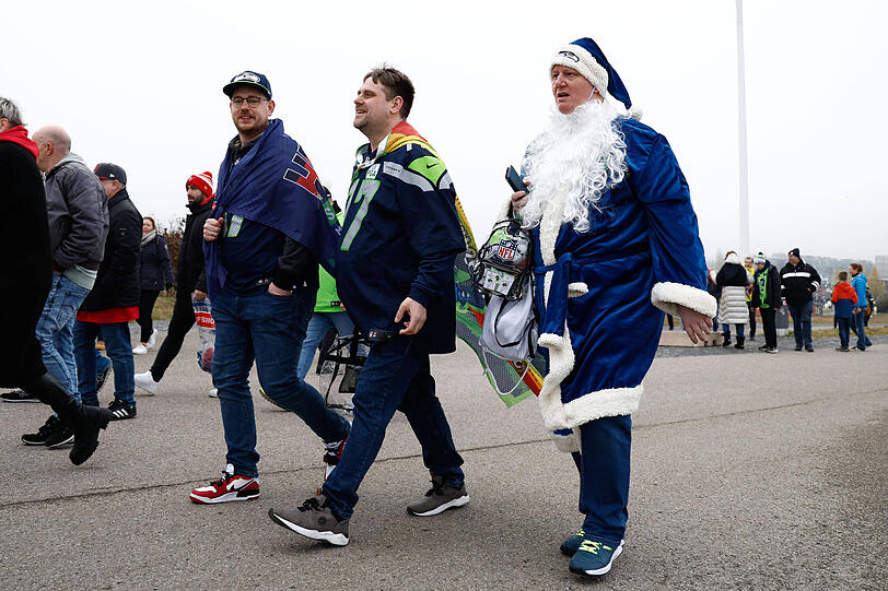 Schon Stunden vor Spielbeginn versammelten sich tausende NFL-Fans auf der Esplanade und stimmten sich gemeinsam auf das Mega-Spektakel ein.