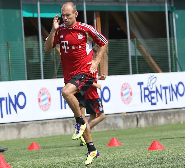 Neue Bilder vom Trainingslager der Bayern am Gardasee.