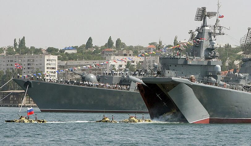 Die russische Schwarzmeerflotte in einem Hafen auf der ukrainischen Halbinsel Krim.