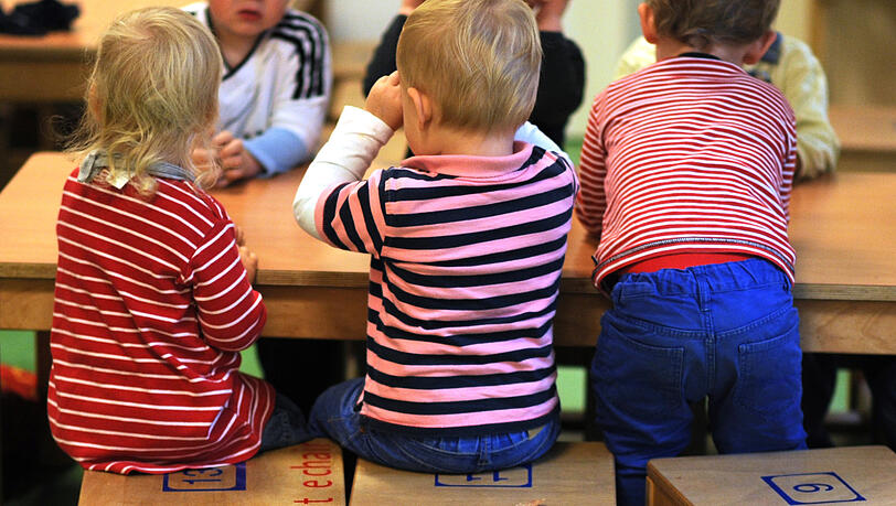 Die Kinderstudie in Baden-Württemberg zeige, dass Kinder - im Gegensatz zu anderen bekannten Infektionskrankheiten - keine besonderen Treiber des aktuellen Infektionsgeschehens sind, so die Grünen. (Symbolbild) Die Kinderstudie in Baden-Württemberg zeige, dass Kinder - im Gegensatz zu anderen bekannten Infektionskrankheiten - keine besonderen Treiber des aktuellen Infektionsgeschehens sind, so die Grünen. (Symbolbild)