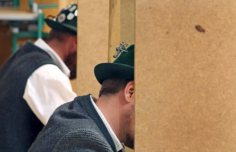 Kommunalwahl 2014: Bilder aus einem Wahllokal in Unterammergau...