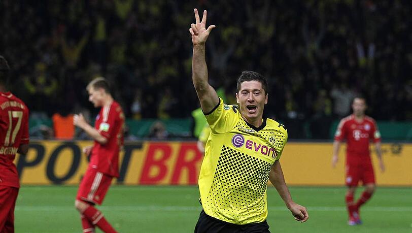 Mit einem Sieg im DFB-Pokalfinale (wie hier 2012) gegen den FC Bayern möchte sich Robert Lewandowski von Borussia Dortmund verabschieden. Mit einem Sieg im DFB-Pokalfinale (wie hier 2012) gegen den FC Bayern möchte sich Robert Lewandowski von Borussia Dortmund verabschieden.