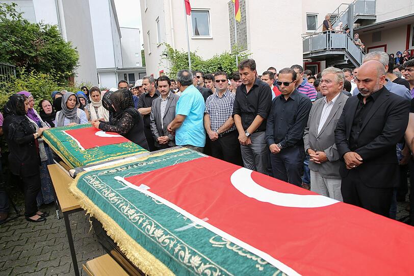 In der Trauer vereint: Die türkisch-islamische Gemeinde hat der Opfer des OEZ-Amokläufers gedacht - die Bilder.