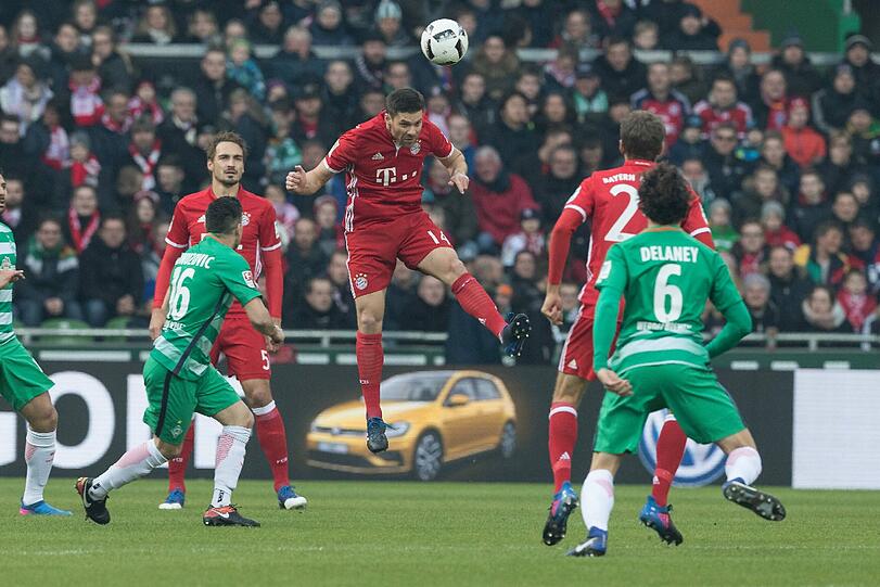 XABI ALONSO: NOTE 3. In Bremen mit wachem Auge und sinnvollen Tacklings. Machte geschickt die Räume zu. Hatte in Halbzeit eins relativ leichtes Spiel gegen diese Bremer. Als Werder den Druck erhöhte und schneller spielte, bekam der spanische Veteran seine Schwierigkeiten.