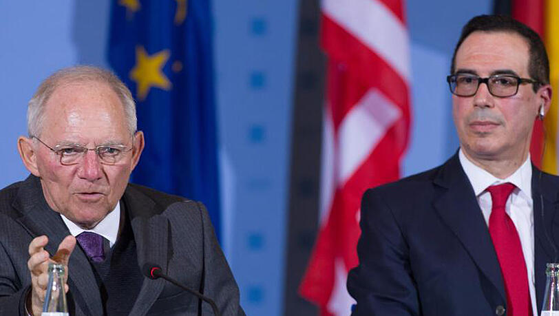 Bundesfinanzminister Wolfgang Schäuble (l.) und US-Amtskollege Steven Mnuchin geben in Berlin eine gemeinsame Pressekonferenz. Bundesfinanzminister Wolfgang Schäuble (l.) und US-Amtskollege Steven Mnuchin geben in Berlin eine gemeinsame Pressekonferenz.