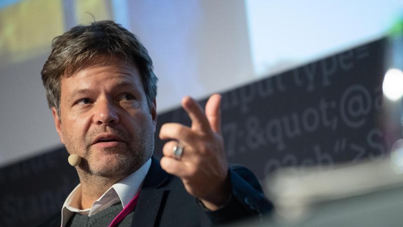 Grünen-Chef Robert Habeck. Zum Auftakt des Grünen-Parteitags dieses Wochenende hielt der 50-Jährige eine emotionale Rede. Grünen-Chef Robert Habeck. Zum Auftakt des Grünen-Parteitags dieses Wochenende hielt der 50-Jährige eine emotionale Rede.