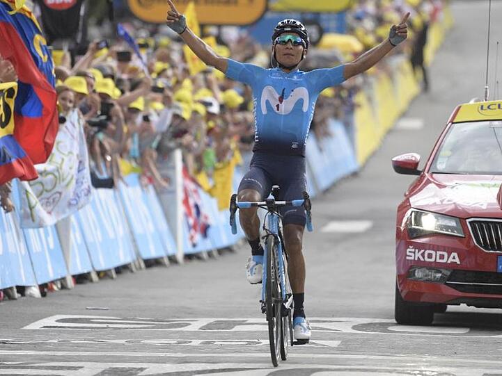 Nairo Quintana feiert seinen Ausreißersieg in Valloire.