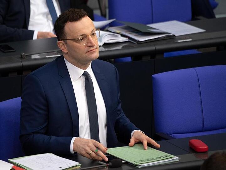 Jens Spahn (CDU) möchte den Wettbewerb der Krankenkassen um günstige Bedingungen ankurbeln.