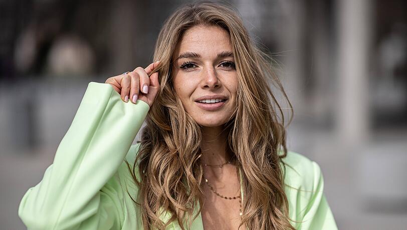RTL-Moderatorin Lola Weippert will sich fiese Kommentare nicht gefallen lassen.