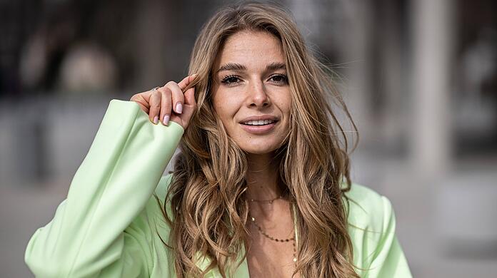 RTL-Moderatorin Lola Weippert will sich fiese Kommentare nicht gefallen lassen.