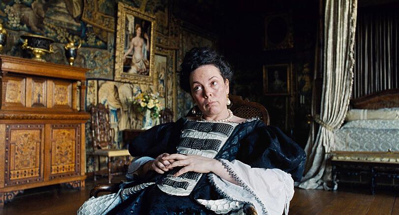 15 Kilo mehr: Olivia Colman als Königin.