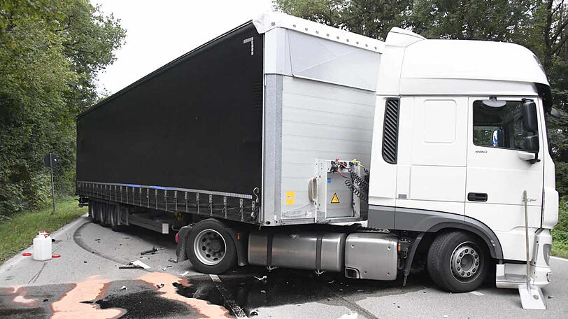 Die Bilder vom Unfallort in Sauerlach.